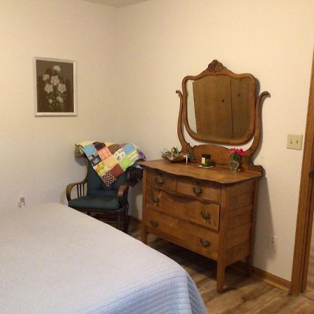 Big Hollow Guest House Spring Green Bagian luar foto