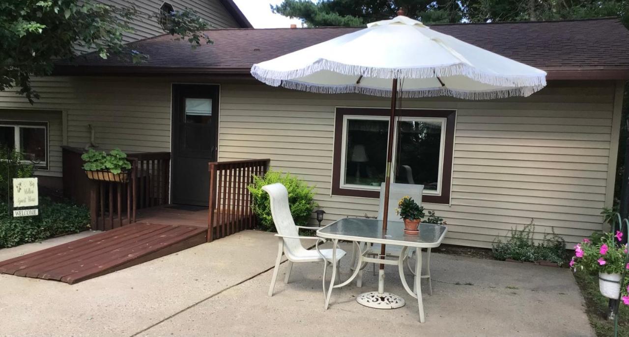 Big Hollow Guest House Spring Green Bagian luar foto
