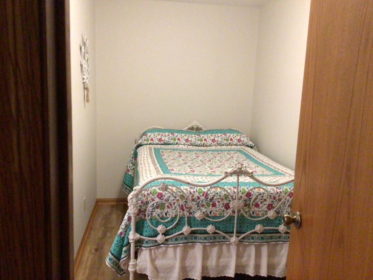 Big Hollow Guest House Spring Green Bagian luar foto